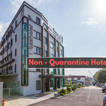 Bzz Hotel Скудай Екстериор снимка