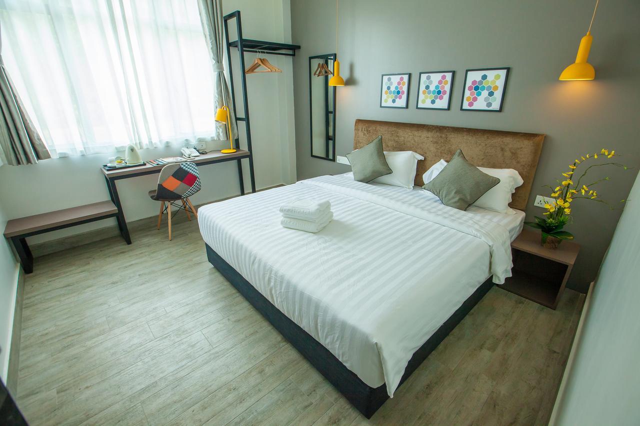 Bzz Hotel Скудай Екстериор снимка