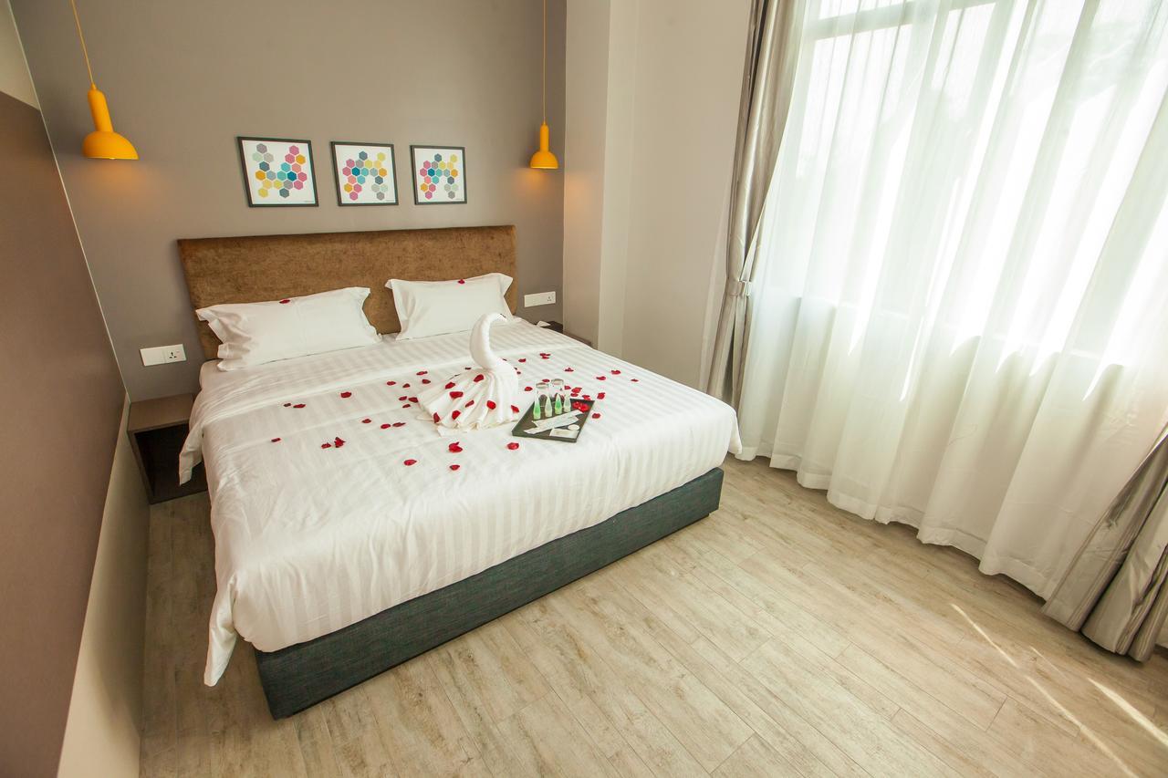Bzz Hotel Скудай Екстериор снимка