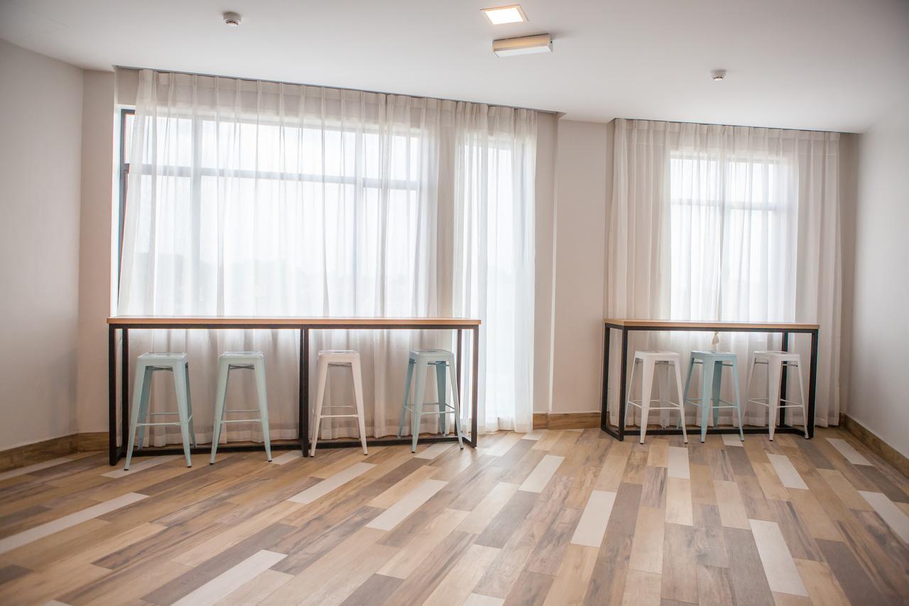 Bzz Hotel Скудай Екстериор снимка