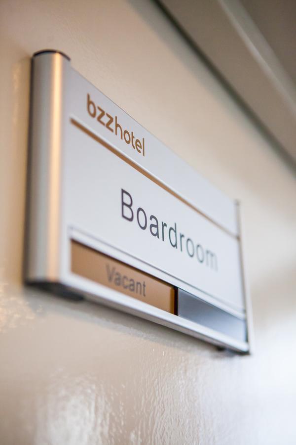 Bzz Hotel Скудай Екстериор снимка