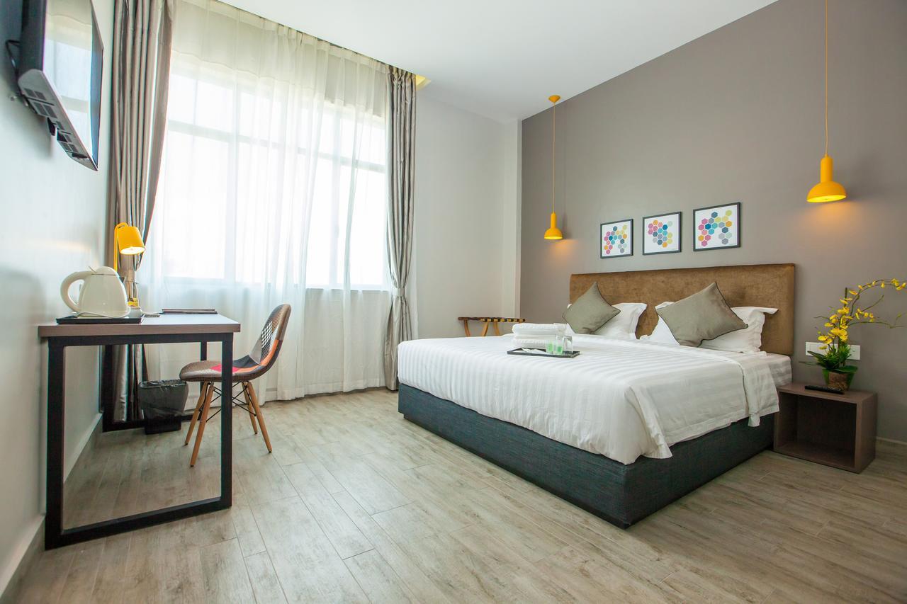 Bzz Hotel Скудай Екстериор снимка