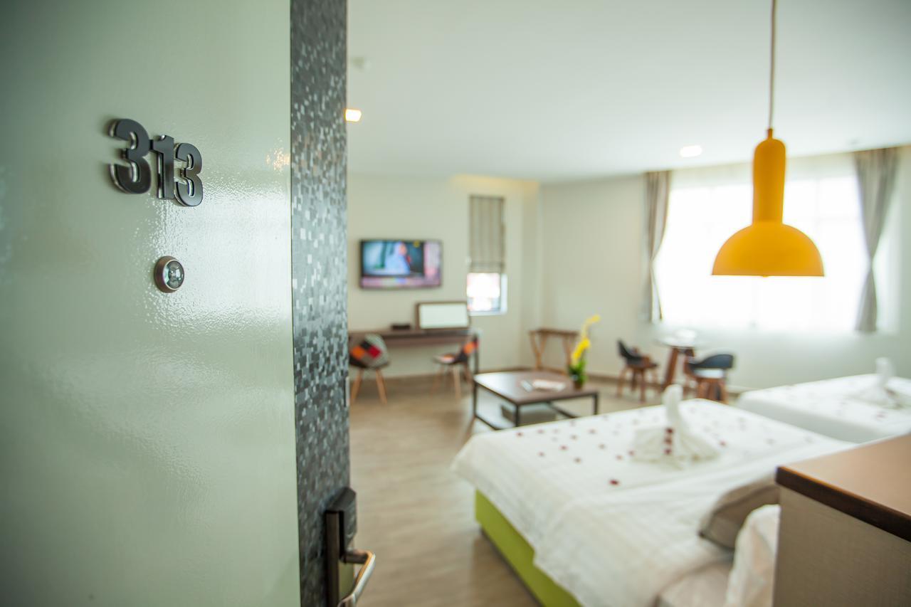 Bzz Hotel Скудай Екстериор снимка