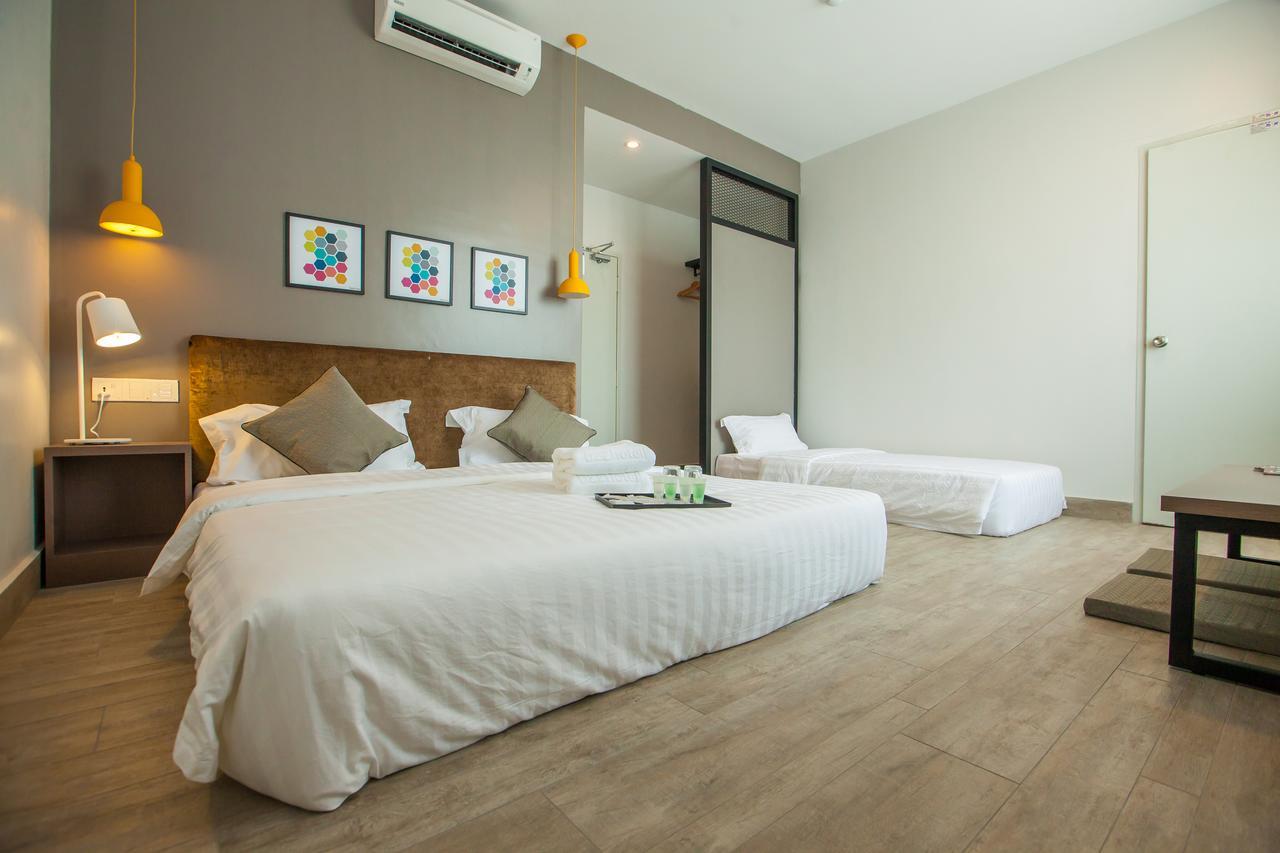 Bzz Hotel Скудай Екстериор снимка