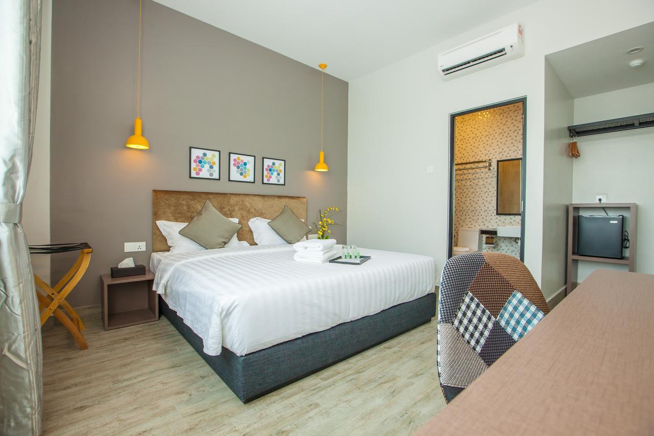 Bzz Hotel Скудай Екстериор снимка