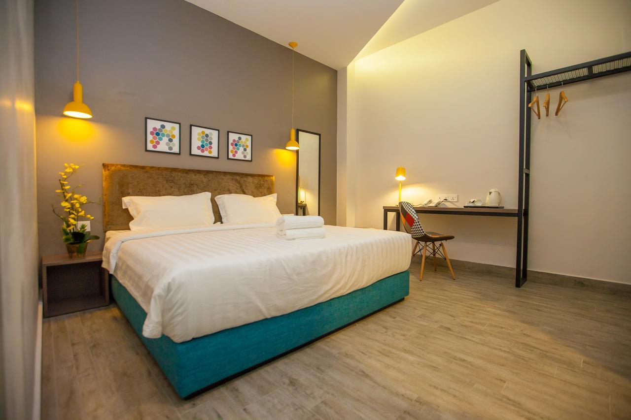 Bzz Hotel Скудай Екстериор снимка