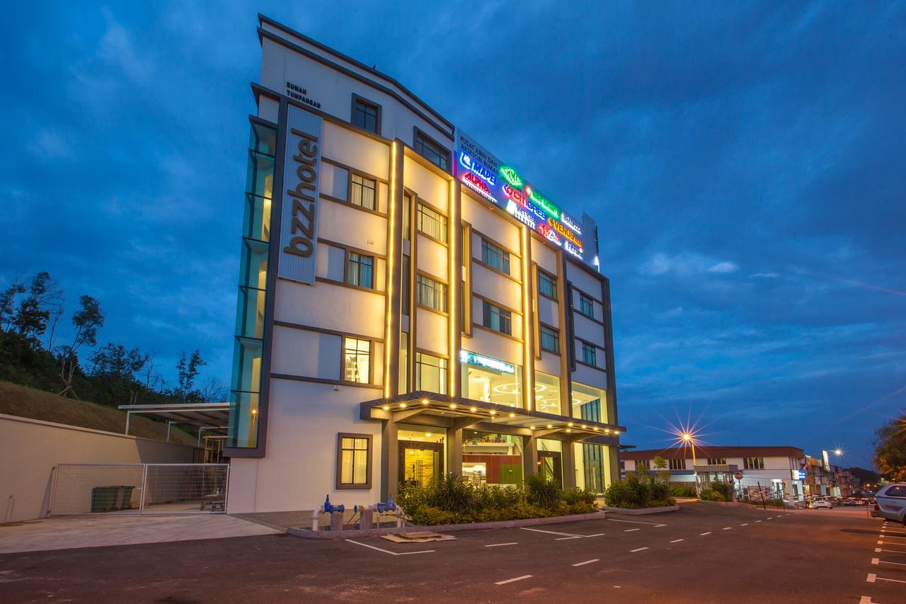 Bzz Hotel Скудай Екстериор снимка
