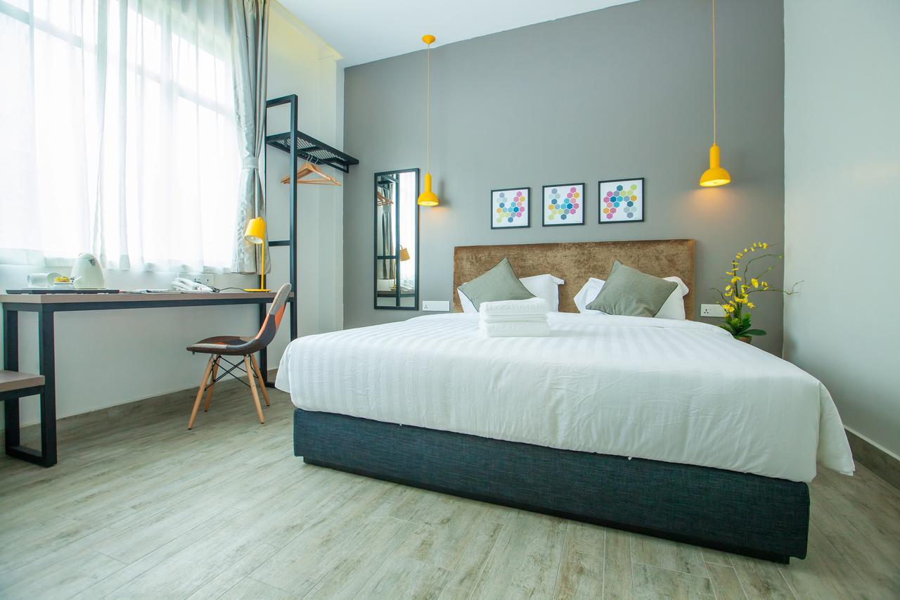 Bzz Hotel Скудай Екстериор снимка