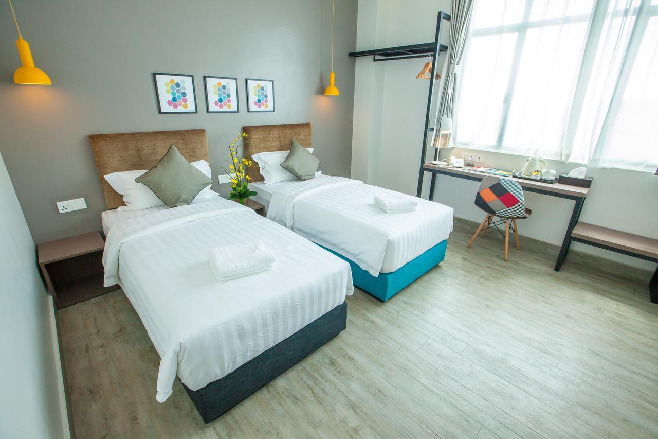 Bzz Hotel Скудай Екстериор снимка