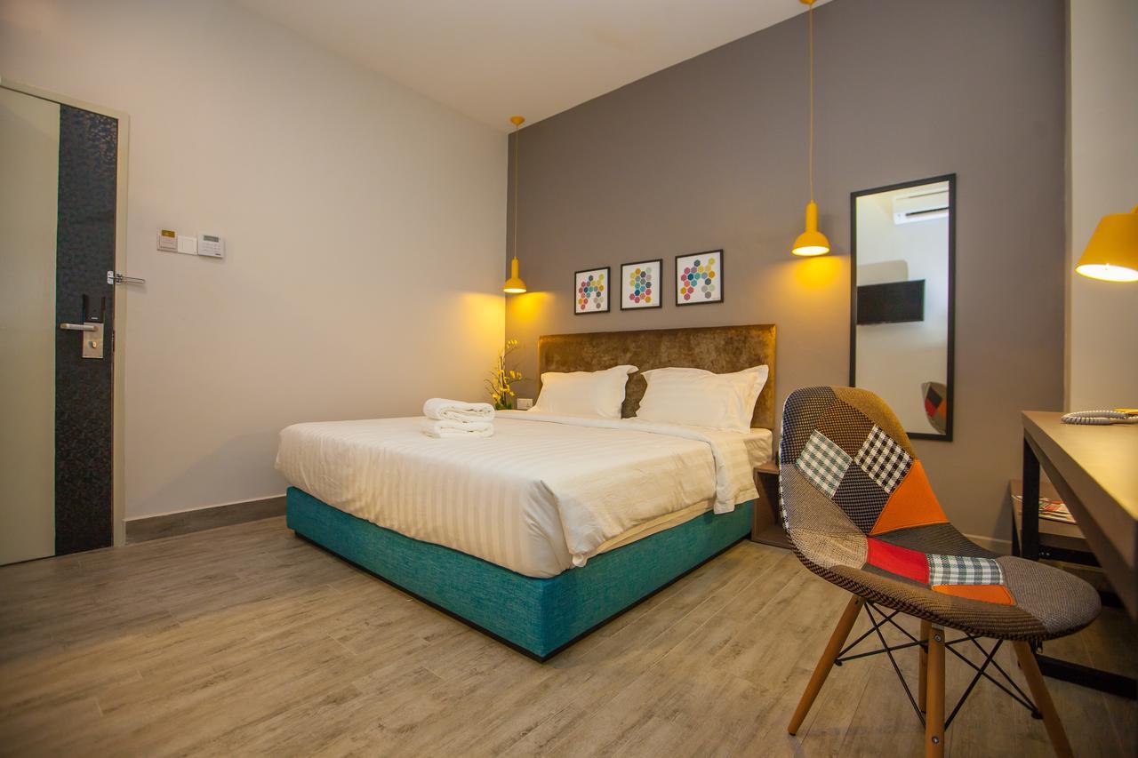 Bzz Hotel Скудай Екстериор снимка