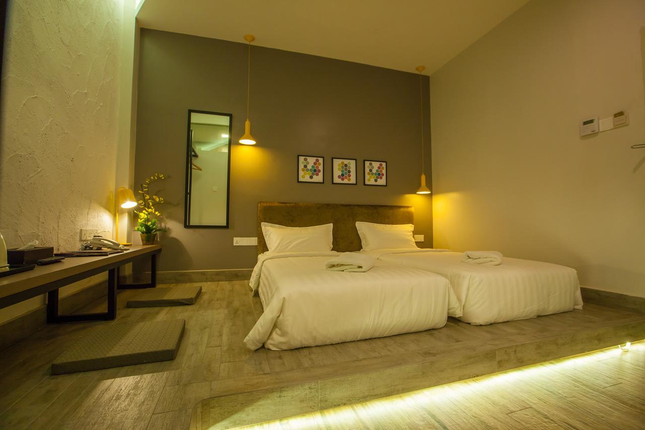 Bzz Hotel Скудай Екстериор снимка