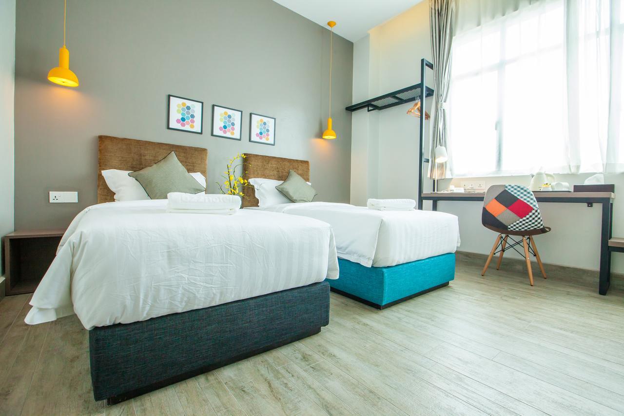 Bzz Hotel Скудай Екстериор снимка