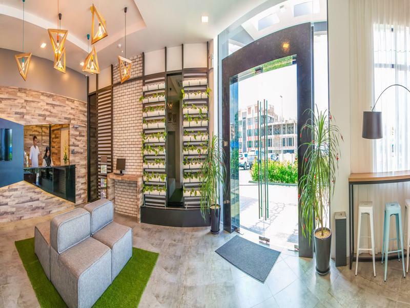 Bzz Hotel Скудай Екстериор снимка