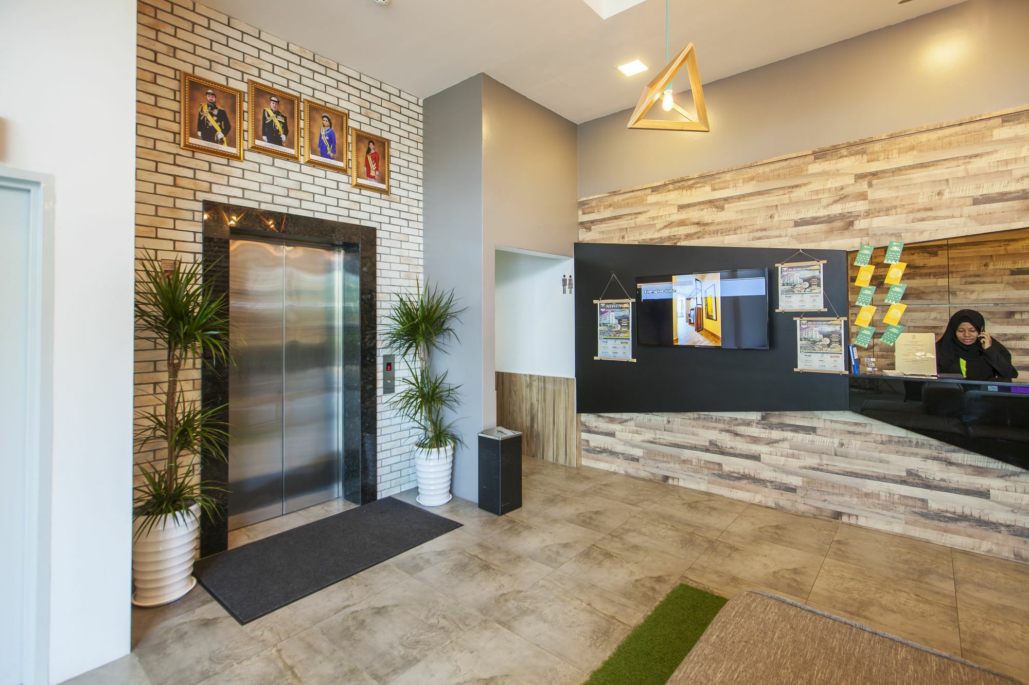 Bzz Hotel Скудай Екстериор снимка
